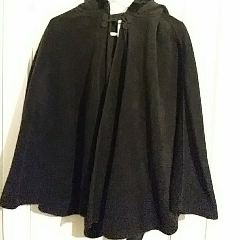 Short cape